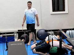 -梦翔龙湖滟澜山游泳俱乐部