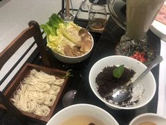 -红鼎豆捞·非遗鲍皇汤火锅(宝丰路店)