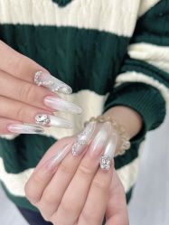 -济南花里美甲美睫