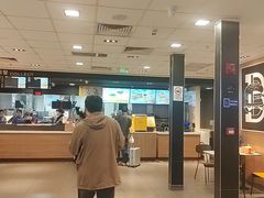 -麦当劳(上海虹桥站30B检票口楼上)