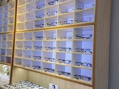 -天空之镜眼镜店蔡司依视路配镜授权零售店(望京颐堤港店)