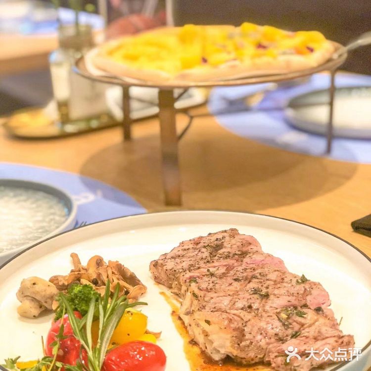 好久没来这家西餐厅一起吃西餐了！