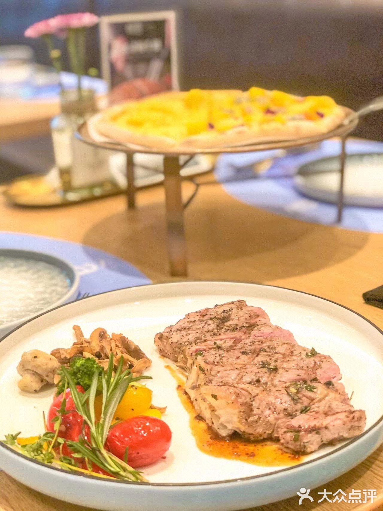 好久没来这家西餐厅一起吃西餐了！