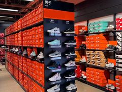 -百年港湾奥特莱斯(香炉礁店)