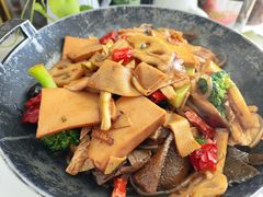 -天天向上素食餐厅(五台山店)