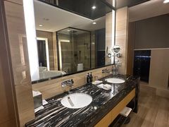 -天津梅江中心皇冠假日酒店