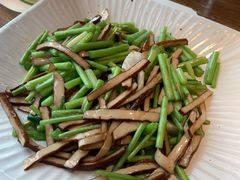 藜蒿炒香干-中8楼风尚云南菜(颐堤港店)