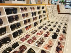-MiRi眼镜连锁·蔡司·尼康控优点合作店(莘庄店)