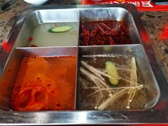 大江四味锅-月满大江经典火锅(任城路店)