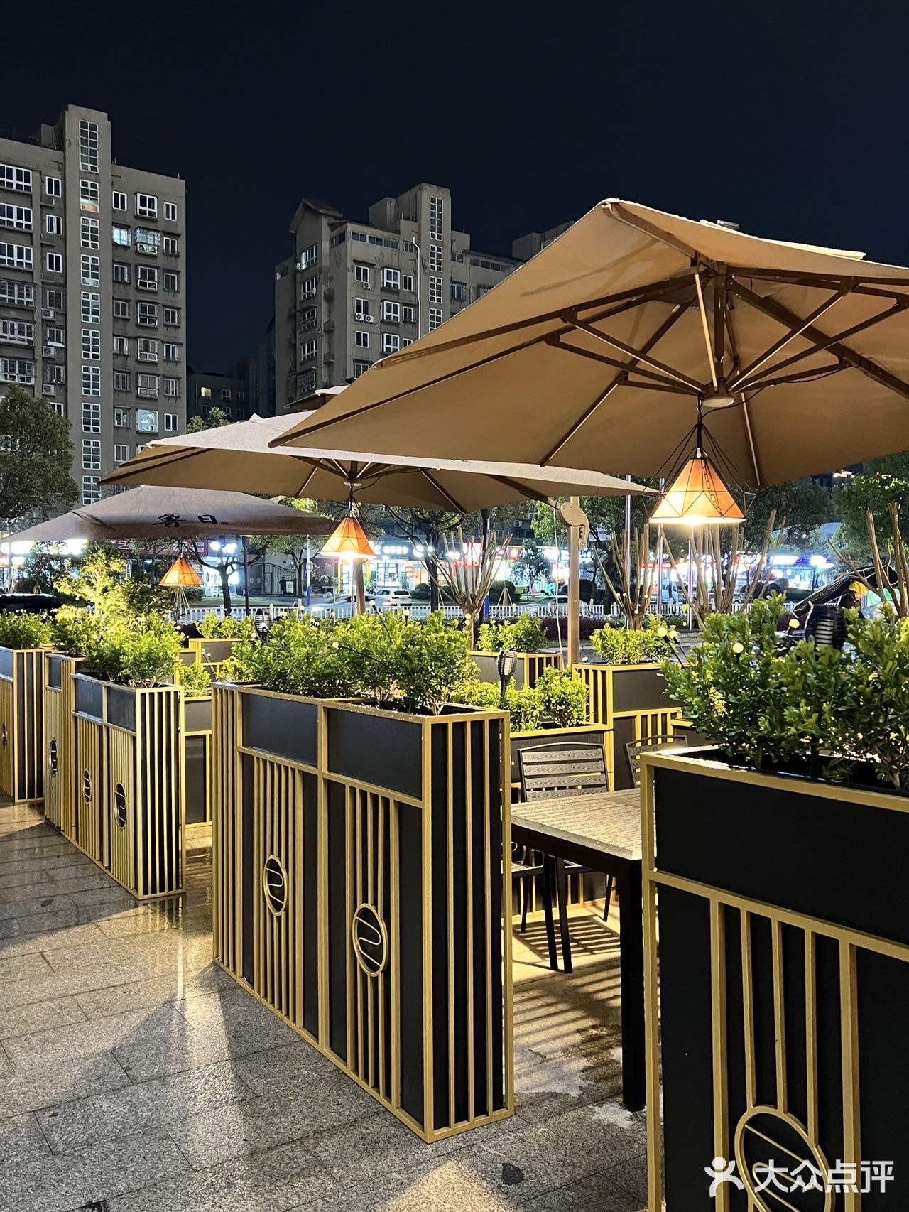 谁懂啊！！露天烧鸟和夏天真的太配了[流泪]