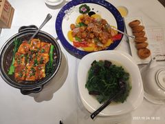 冰镇蜜桃猪颈肉-山泉公馆酒家(广州东站店)