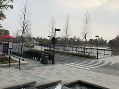 -奕欧来上海购物村停车场