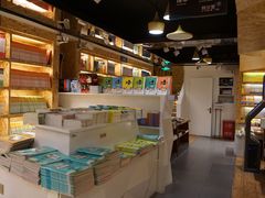 -新华里咖啡书吧(新华书店小寨店)