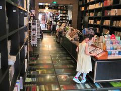 -钟书阁(松江泰晤士小镇店)