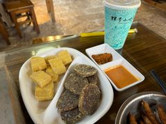 米肠豆腐拼盘-88号小吃店·经典云南菜·地道纳西美食
