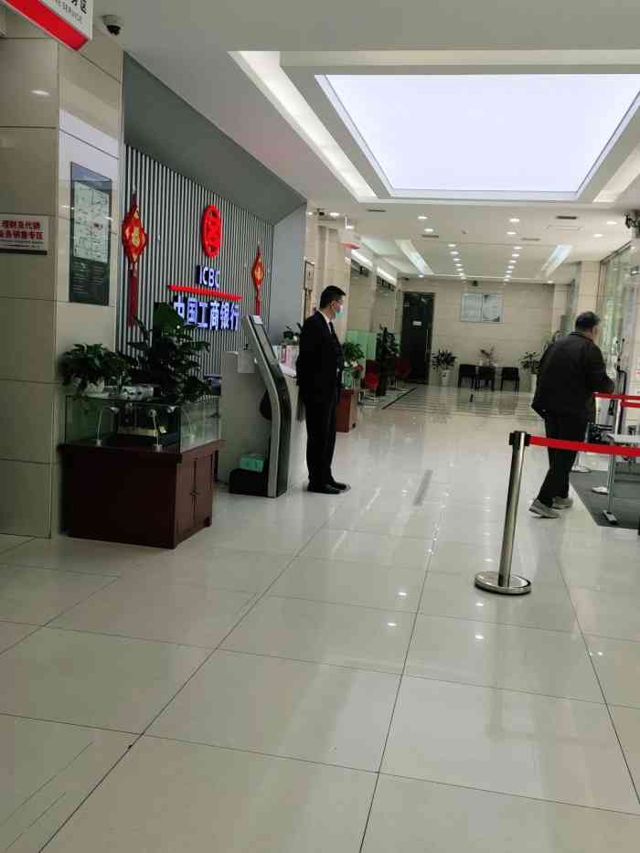 中国工商银行(胡家庙支行)-"就在胡家庙十字东100米,服务态度挺好的.
