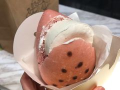草莓雪宝宝-奈雪的茶(市百一店)