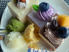 -亚洲国际大酒店·云顶阁旋转自助餐厅