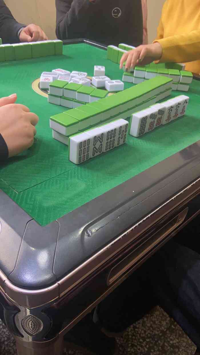 最近喜欢上了打牌刚好和朋友到中贸吃饭完事想打个牌