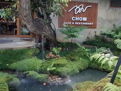 -Chom Cafe and Restaurant