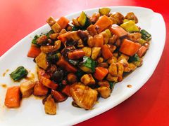 宫爆鸡丁-夕阳红小吃(中街大悦城店)