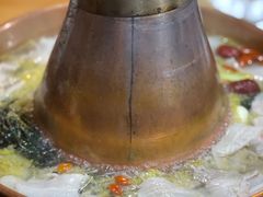 -果松木炭酸菜铜火锅·外婆参鸡汤