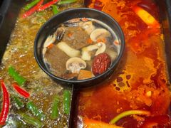 -老牌坊云南鱼豆花火锅(爱建店)