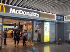 -麦当劳(上海虹桥站30B检票口楼上)