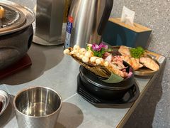 -围炉肉舍•炭烤活鳗•丹东海鲜烤肉(步行街店)