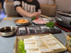 -围炉肉舍•炭烤活鳗•丹东海鲜烤肉(步行街店)