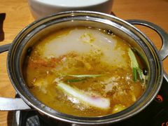 酸萝卜鸭汤锅-德香苑脆皮烤鸭·经典(爱融荟城店)