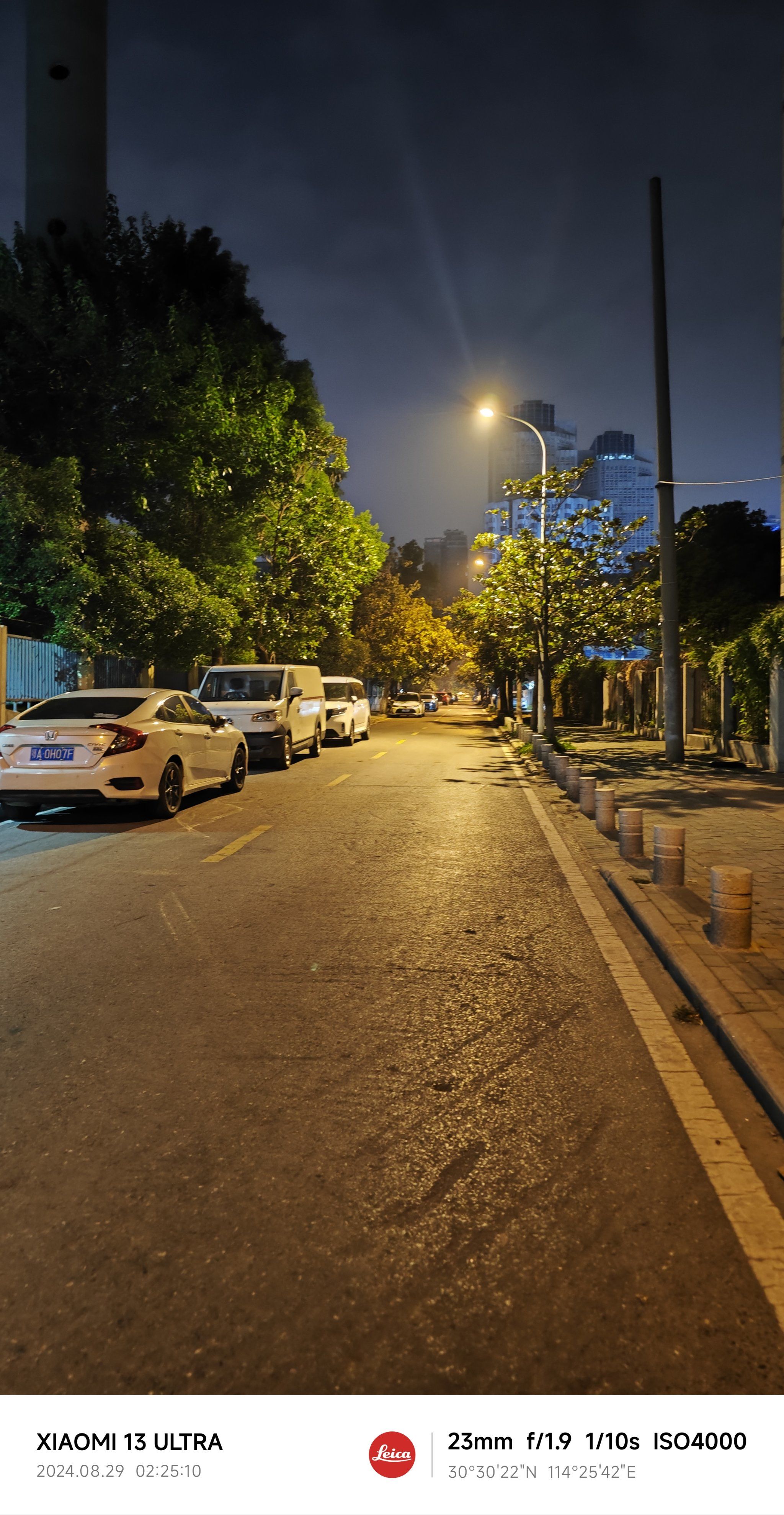 城市夜晚散步图鉴 黄色灯光下的小路