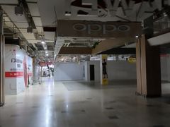 -卜蜂莲花-超市地下停车场