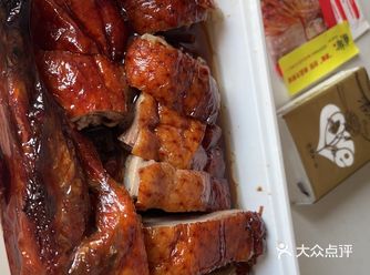 今天的午餐有点特别,红皮烤鸭