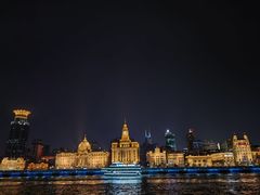 -黄浦江游览十六铺3号码头网红自助餐