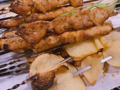 月半松板肉-月半小炉焖烤