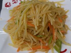 -屯老二农家铁锅炖·行业领军者(梅江店)