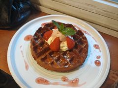 草莓华夫饼-雕刻时光咖啡馆(师大路店)