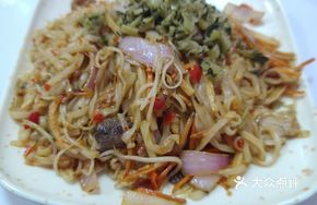 Old Friend Spicy Intestine Fried Rice Noodles