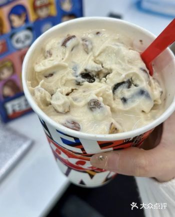 谁能想到DQ 能有那么多口味的冰淇淋蛋糕，还有奶茶