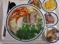 -陇兴楼兰州拉面(西安咸阳国际机场店)