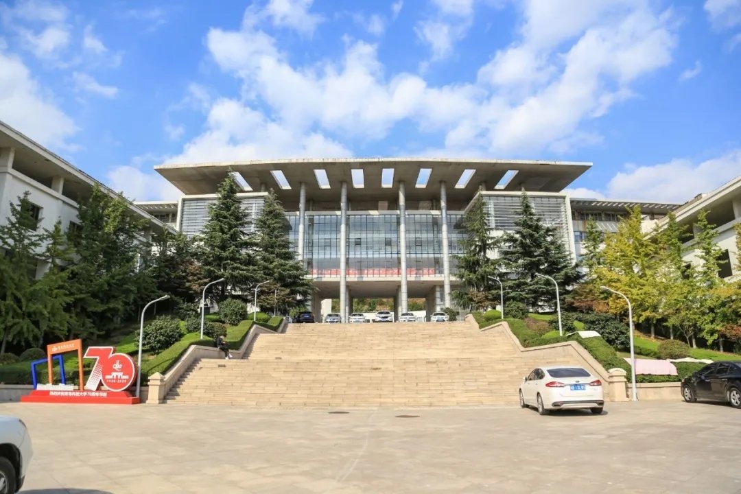 青岛科技大学崂山区图片