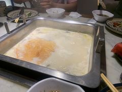 -尚尚仙·酸汤猪手·猪肚鸡火锅(华联万柳购物中心店)