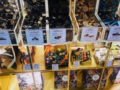 零售区-VENCHI 闻绮(上海佛罗伦萨小镇店)