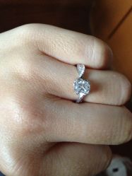 牛牛小石头-威德钻石-克拉钻大本营(南京东路店)