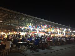 -席娜卡琳火车铁道夜市