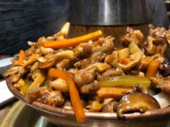 -沪小二炭火蛙锅(淮海中路美食不夜城店)
