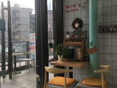用餐区-蜜蜂小象·榴莲千层蛋糕(时代汇11栋店)