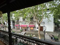 -猫的天空之城概念书店(杭州南宋御街店)