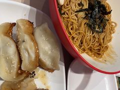 -小杨生煎(金山百联购物中心3楼店)